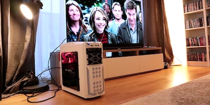 The people in the TV are looking around as if to say, «Don’t you think that’s a great idea?»