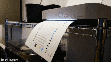 Flupp und weg: Irgendwie vermisse ich die Papierauffangstütze.