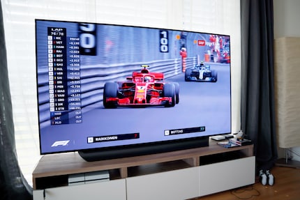 The lines are very distorted: Not disturbing as long as the surroundings are also shown