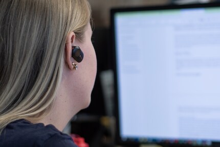 Im lärmigen Grossraumbüro ist gutes Noise Cancelling gold wert.