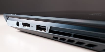 USB 3.1 Type-A, HDMI port, power connection