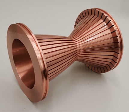 Cooling water flows through the grooves of this special nozzle after it has been set up on the test bench.