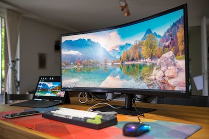 Das VA-Panel ist nicht so blickwinkelstark wie ein IPS-Panel.