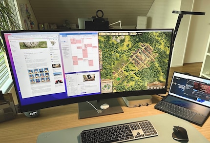 Der geteilte Bildschirm ermöglicht Arbeiten und Spielen auf einem Screen.