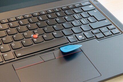 I need little helpers to detach the keyboard.