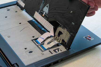 The keyboard has two cables with a plug connection.